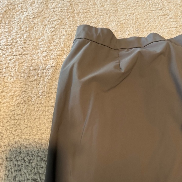 Vuori Fleet Joggers Lightweight Performance Stretch  Color: Charcoal Size XXL - Picture 11 of 16